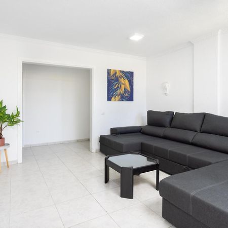 Classbnb - Three Spacious Apartments 150M From The Las Americas Promenade أرونا المظهر الخارجي الصورة
