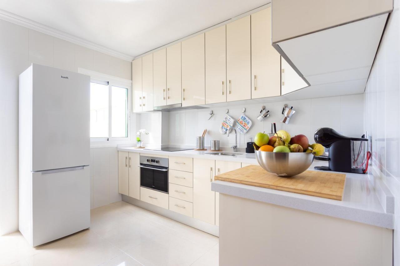 Classbnb - Three Spacious Apartments 150M From The Las Americas Promenade أرونا المظهر الخارجي الصورة