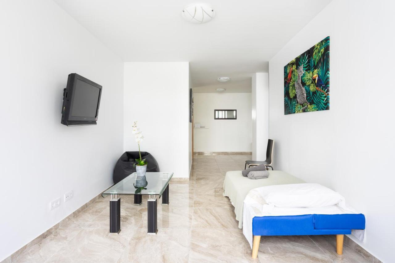Classbnb - Three Spacious Apartments 150M From The Las Americas Promenade أرونا المظهر الخارجي الصورة