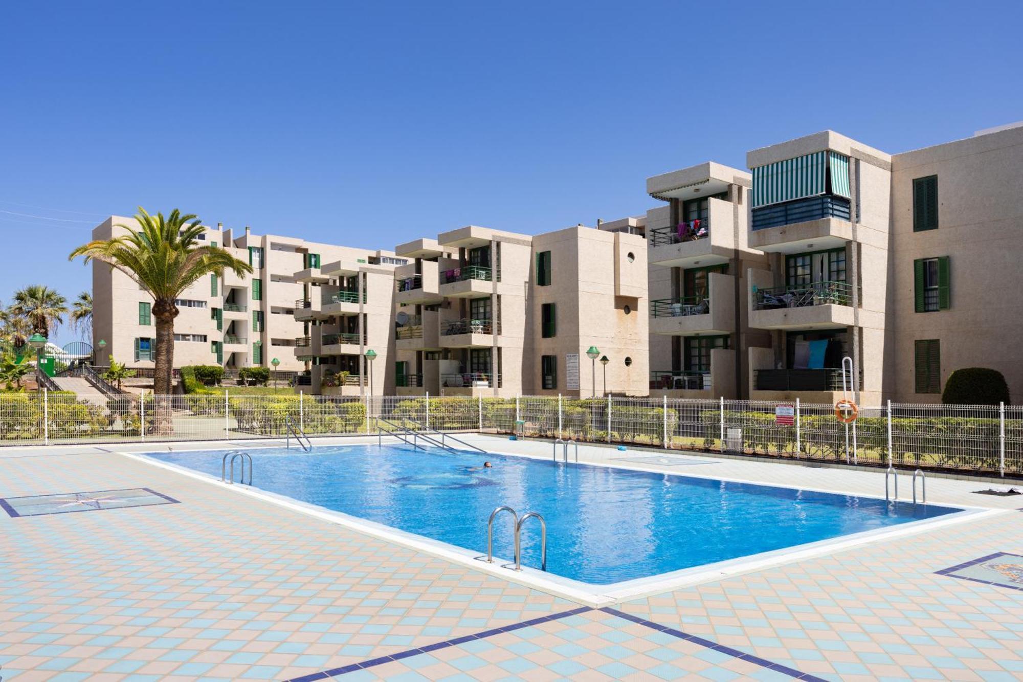 Classbnb - Three Spacious Apartments 150M From The Las Americas Promenade أرونا المظهر الخارجي الصورة